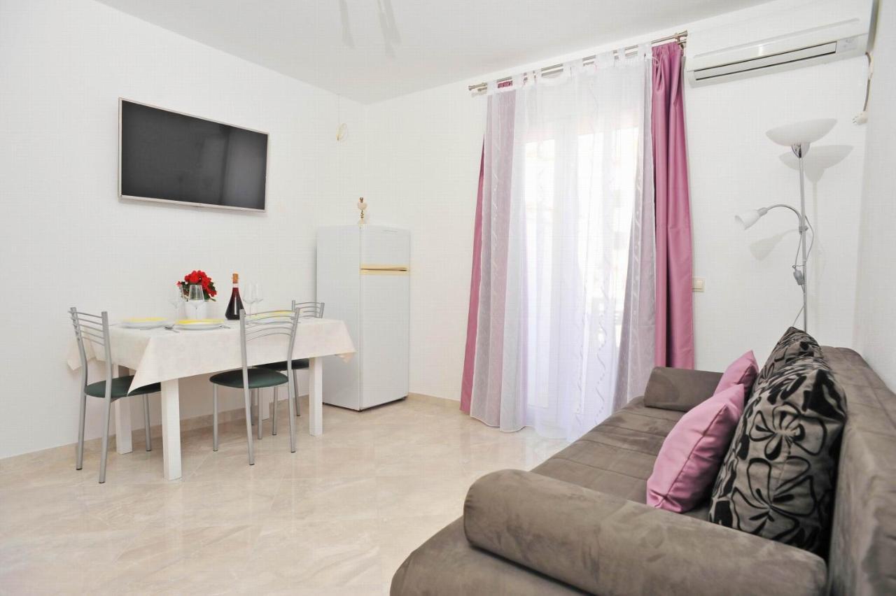 Apartments With A Parking Space Sutivan, Brac - 752 Exterior photo