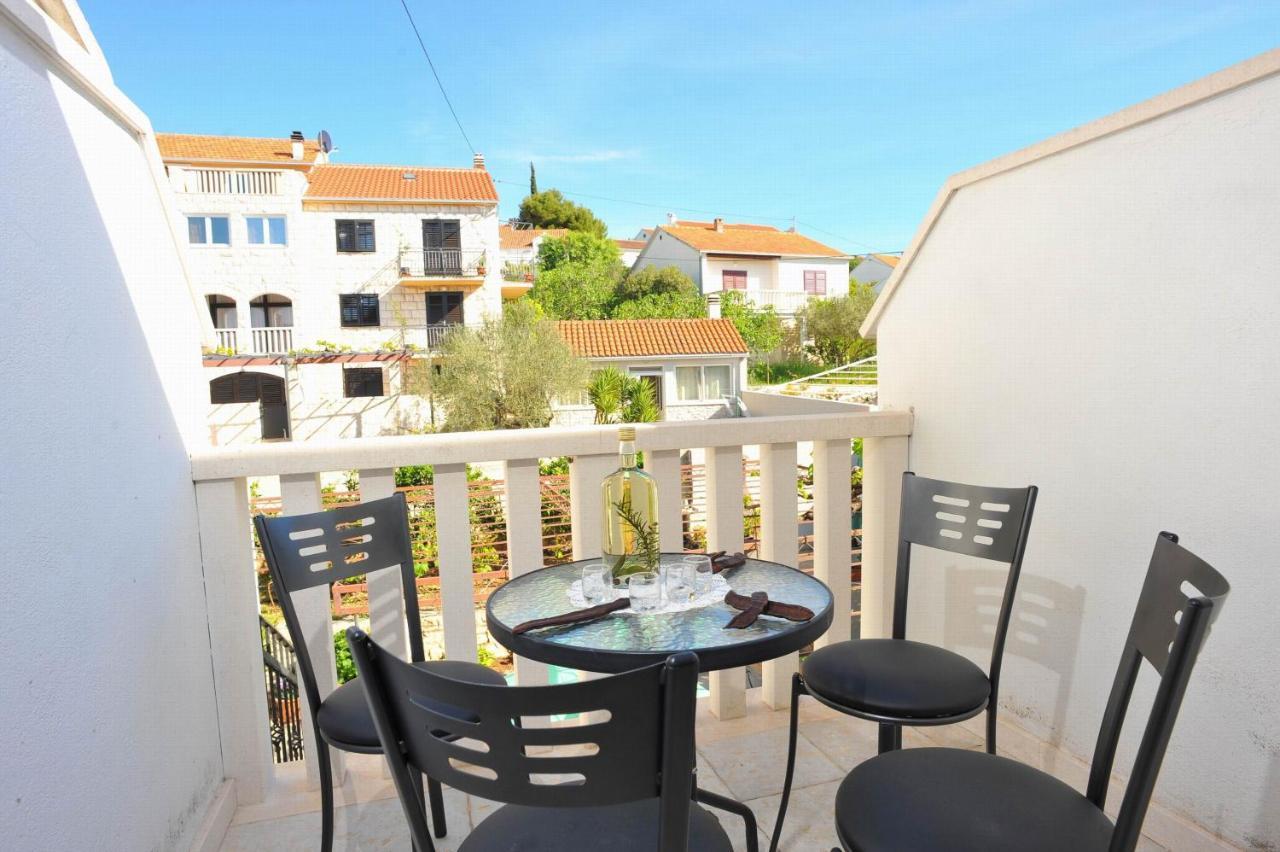 Apartments With A Parking Space Sutivan, Brac - 752 Exterior photo